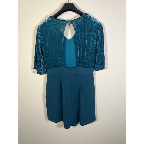 NEW! Francesca's teal flutter sleeve velvet lined romper womens size L - Picture 6 of 9